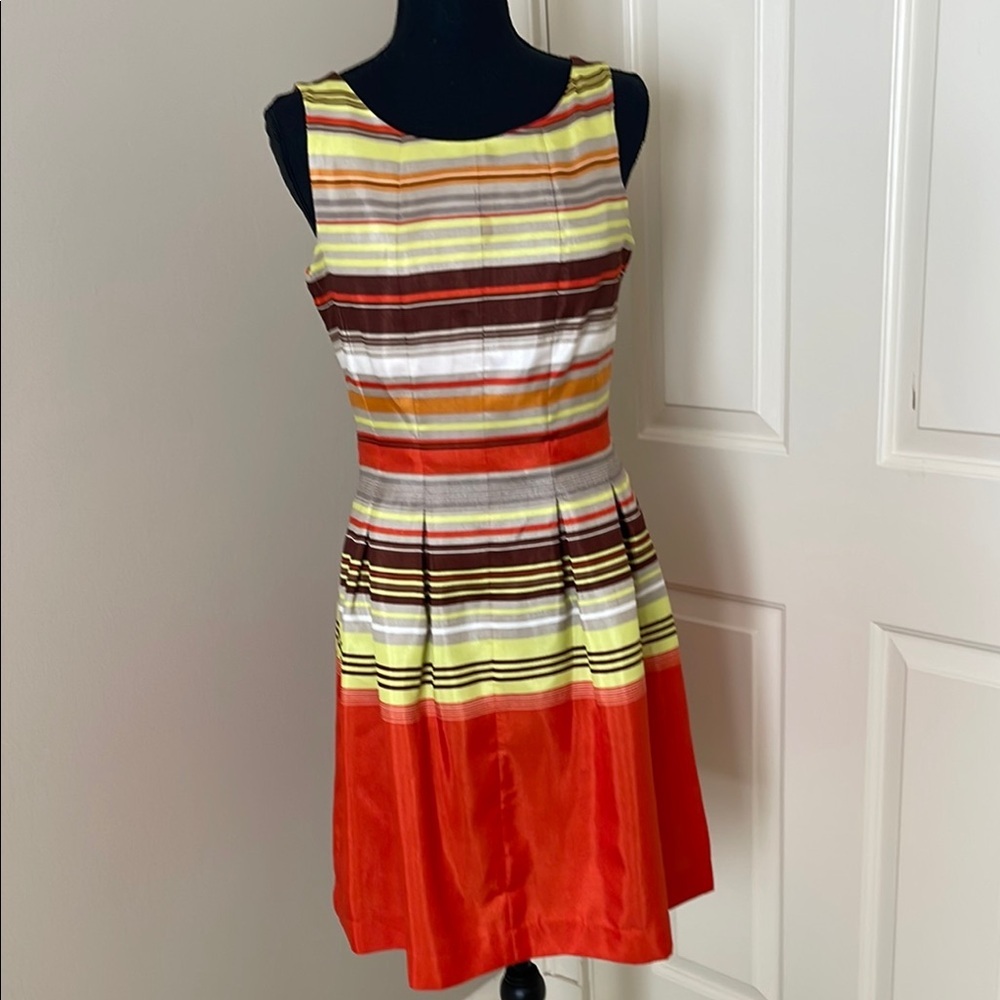 Sleeveless dress by Just Taylor size 4